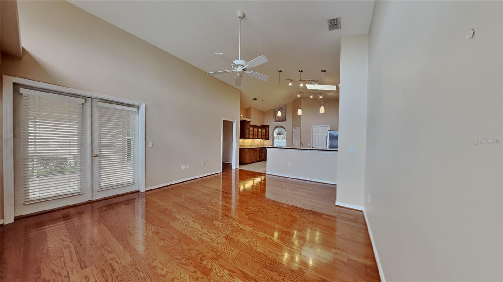 Image 6 of 24 For 1080 View Pointe Way