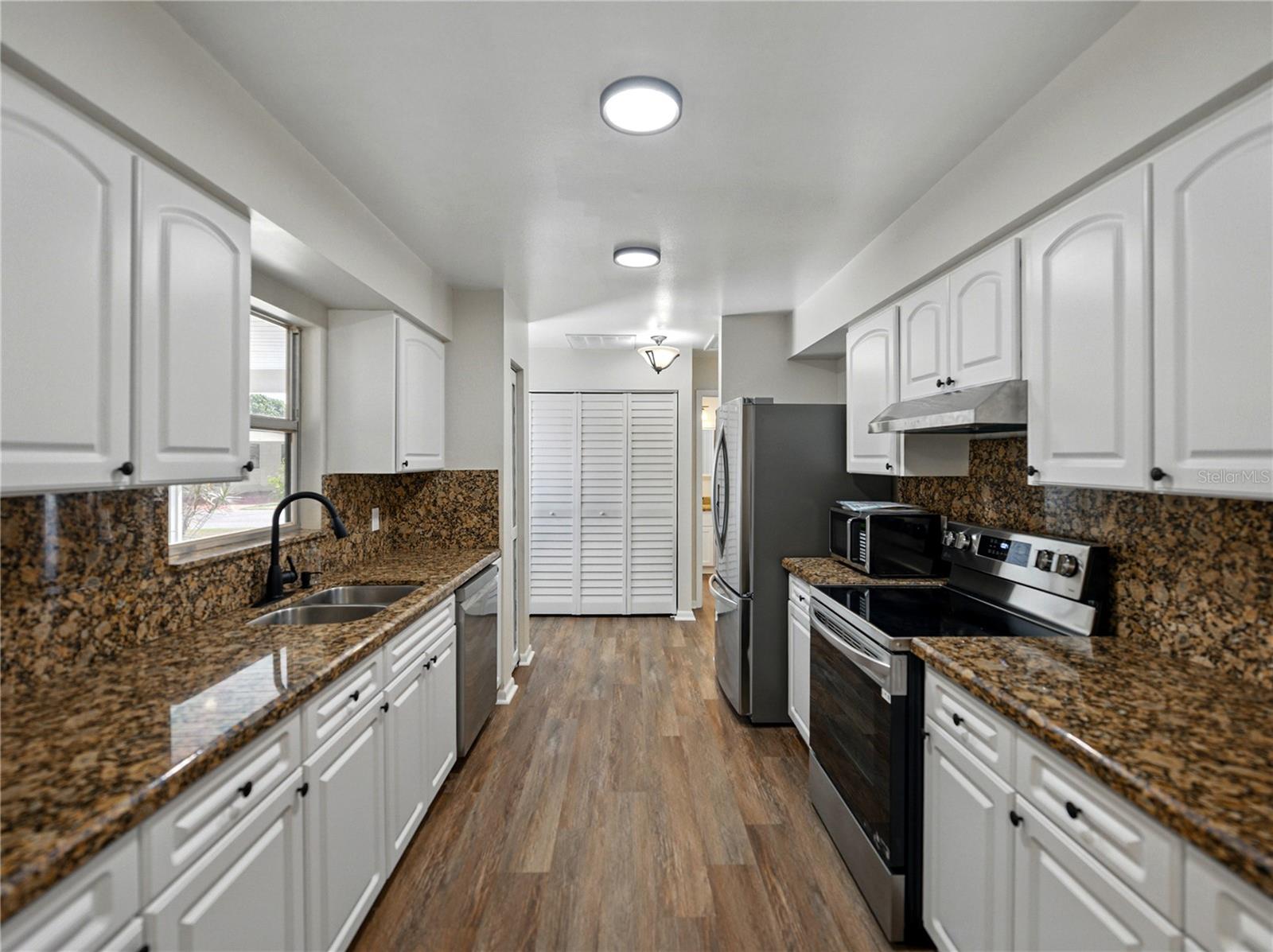 Image 10 of 55 For 4965 Goldenview Lane