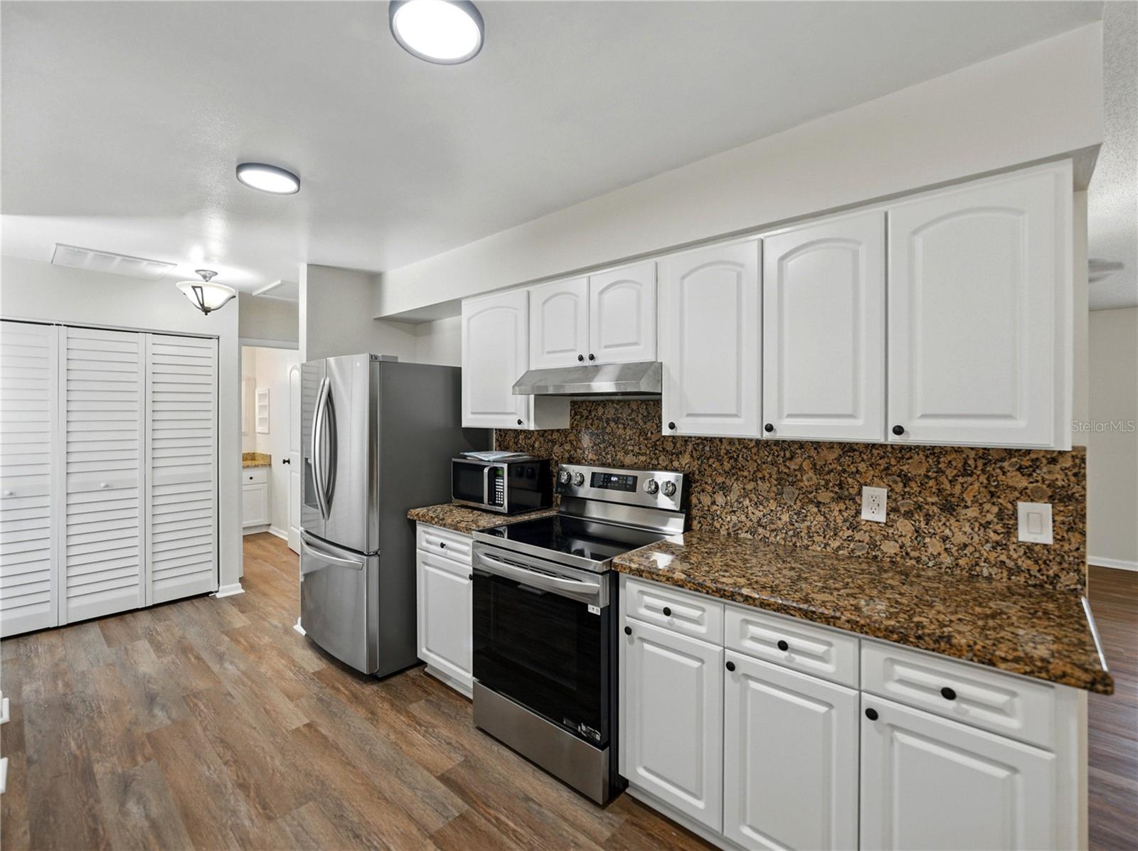 Image 13 of 55 For 4965 Goldenview Lane