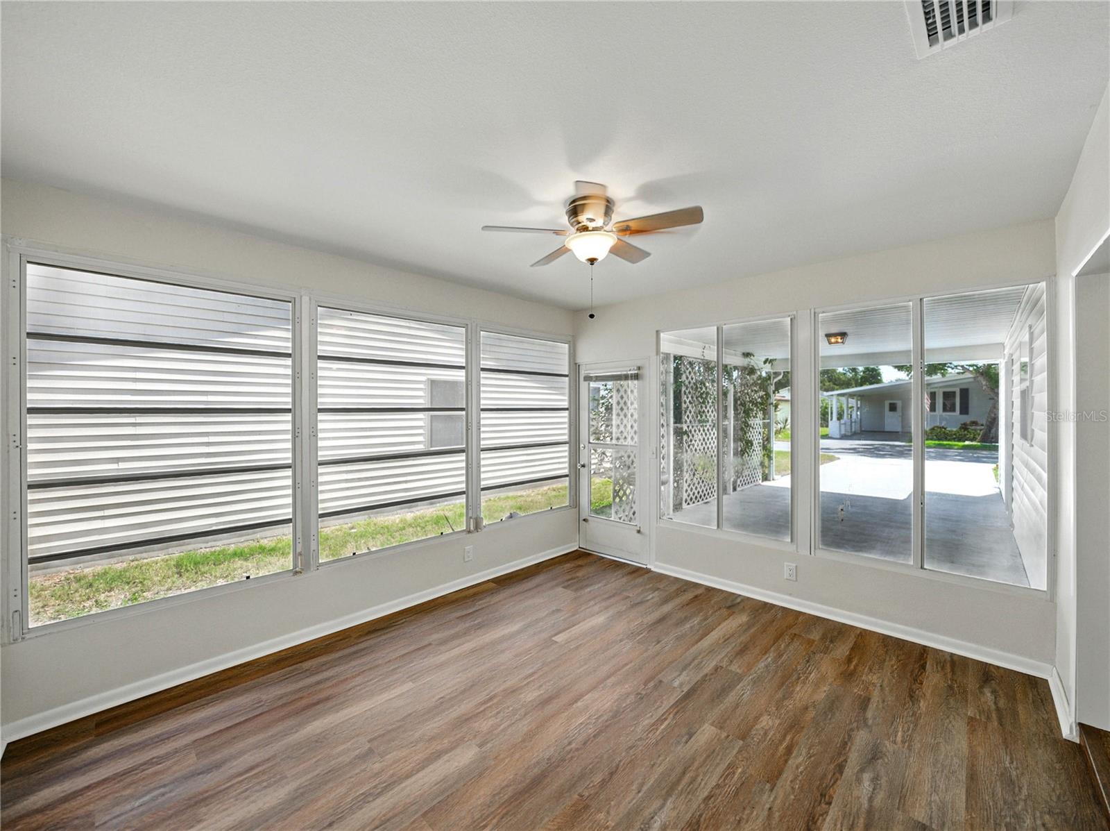 Image 21 of 55 For 4965 Goldenview Lane