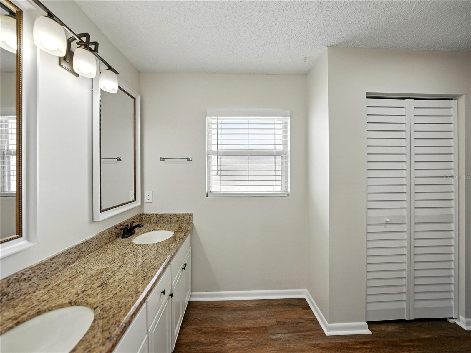 Image 29 of 55 For 4965 Goldenview Lane