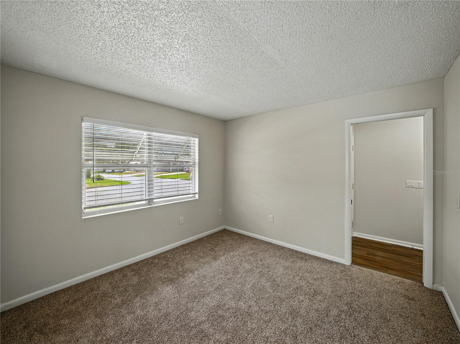 Image 32 of 55 For 4965 Goldenview Lane