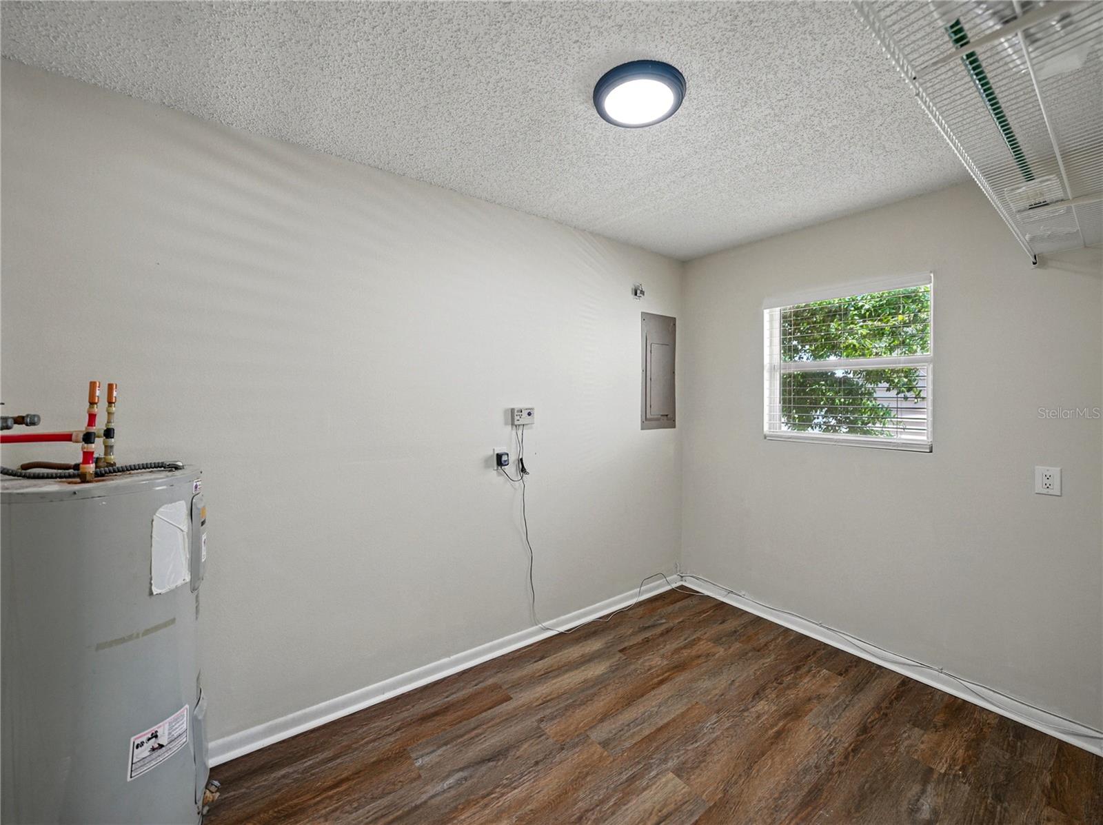 Image 36 of 55 For 4965 Goldenview Lane