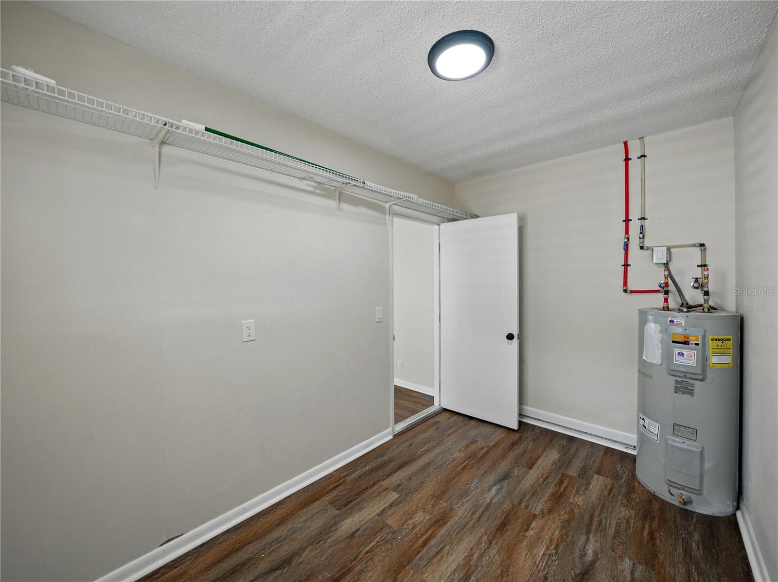 Image 37 of 55 For 4965 Goldenview Lane