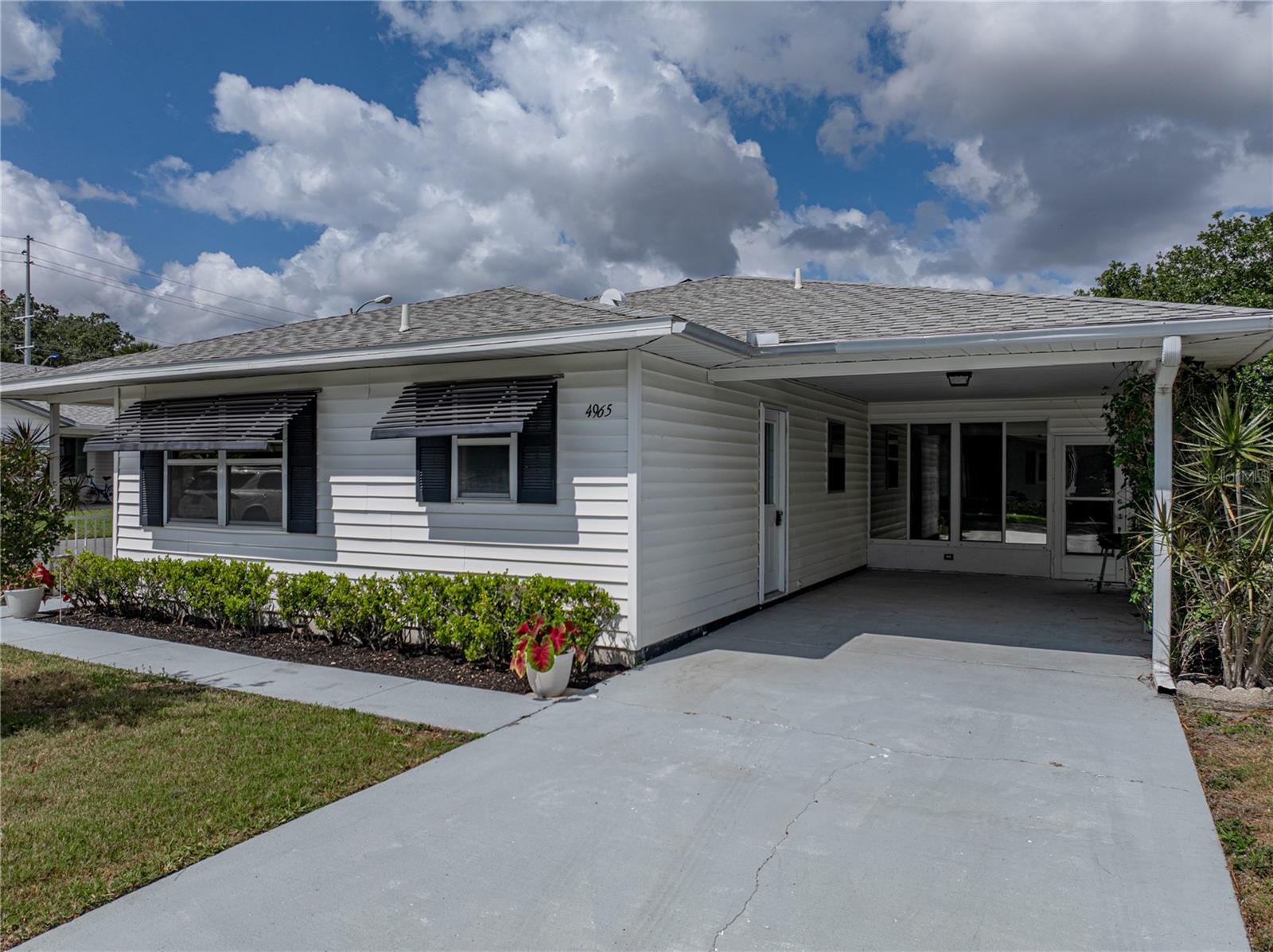 Image 6 of 55 For 4965 Goldenview Lane