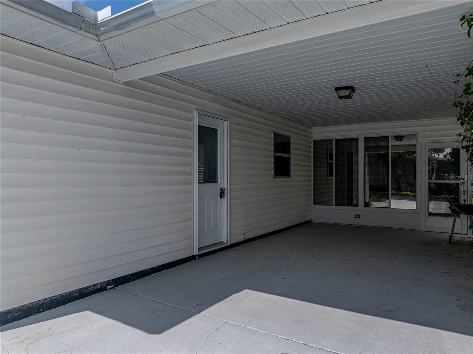 Image 8 of 55 For 4965 Goldenview Lane