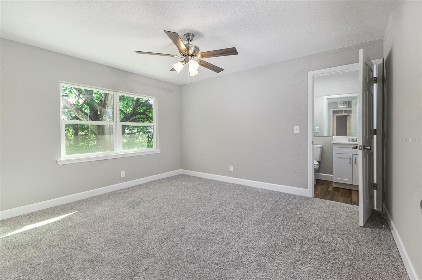 Image 11 of 22 For 2400 Avenue D Sw