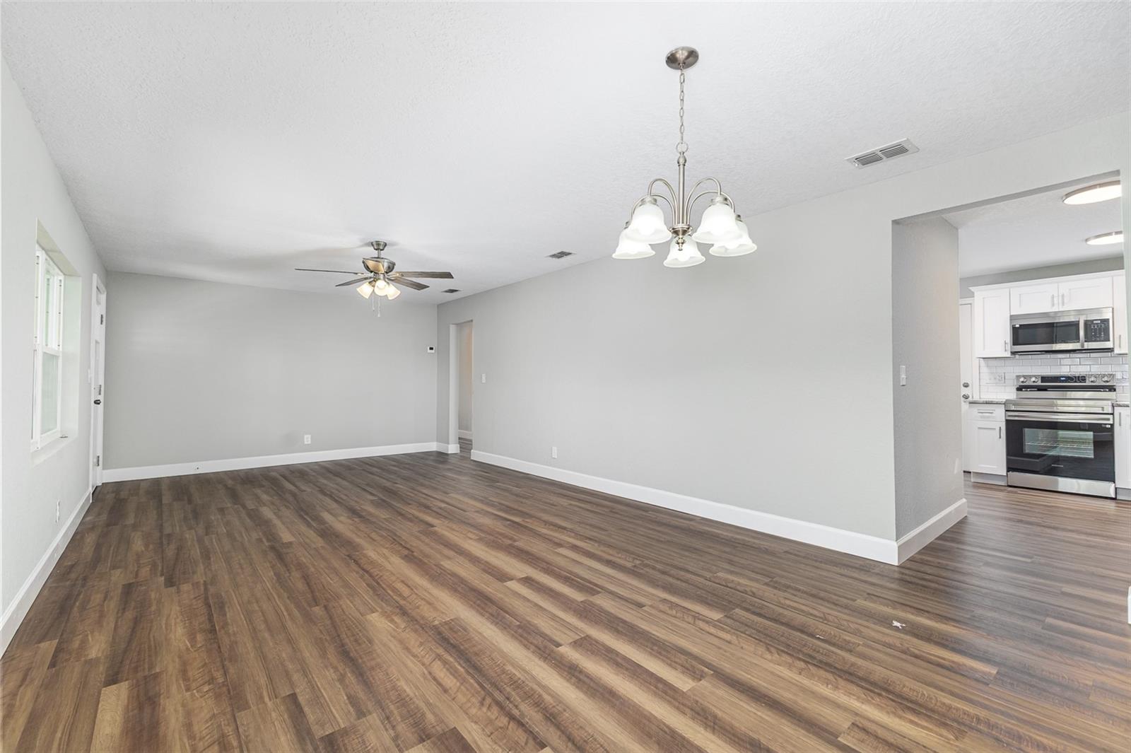 Image 3 of 22 For 2400 Avenue D Sw