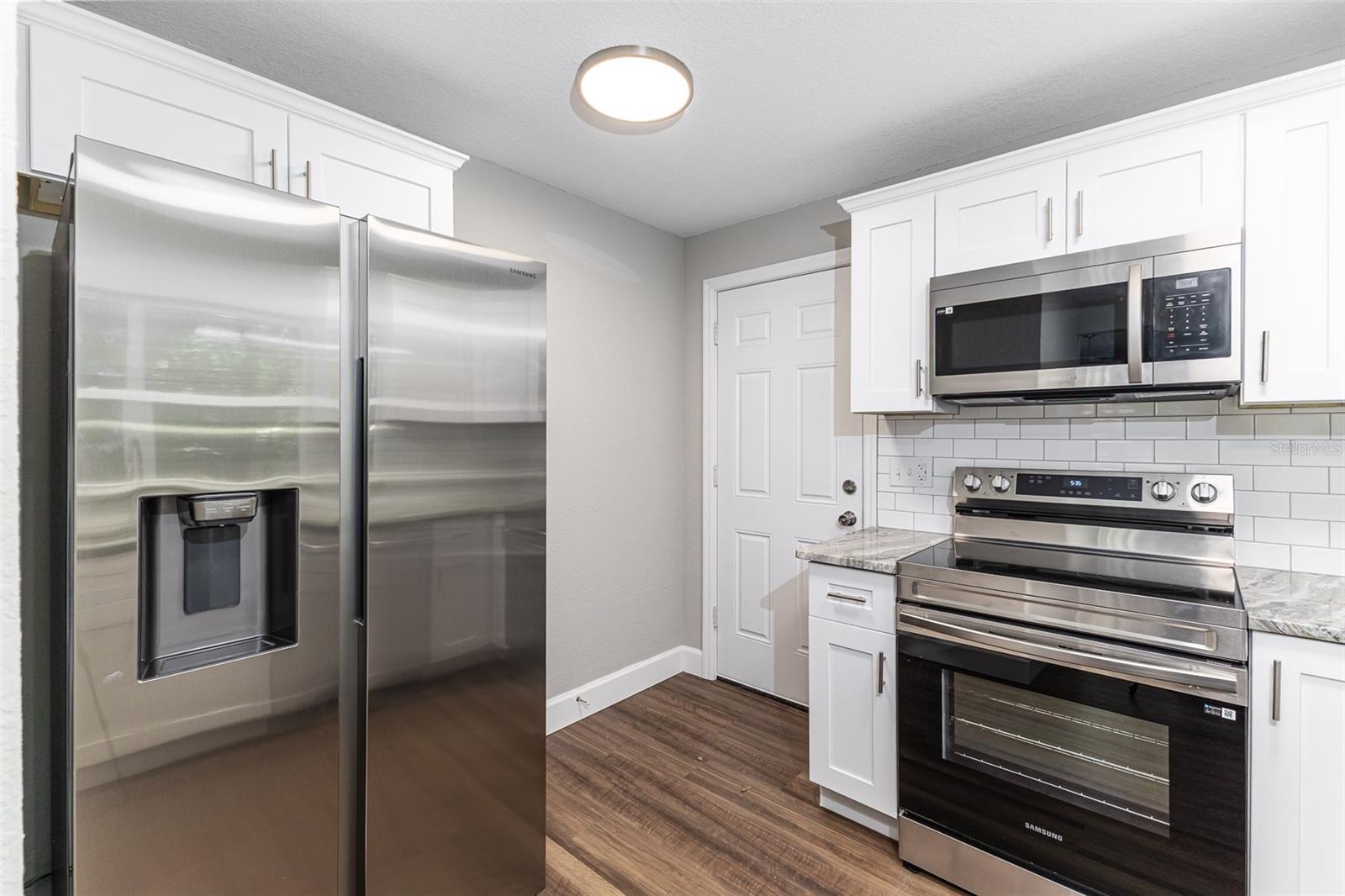 Image 4 of 22 For 2400 Avenue D Sw