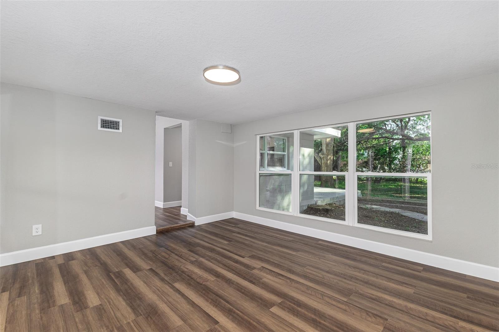 Image 7 of 22 For 2400 Avenue D Sw