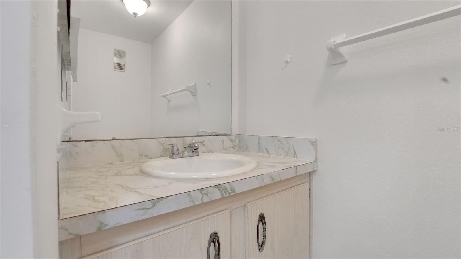 Image 14 of 37 For 2500 21st Street Nw 78