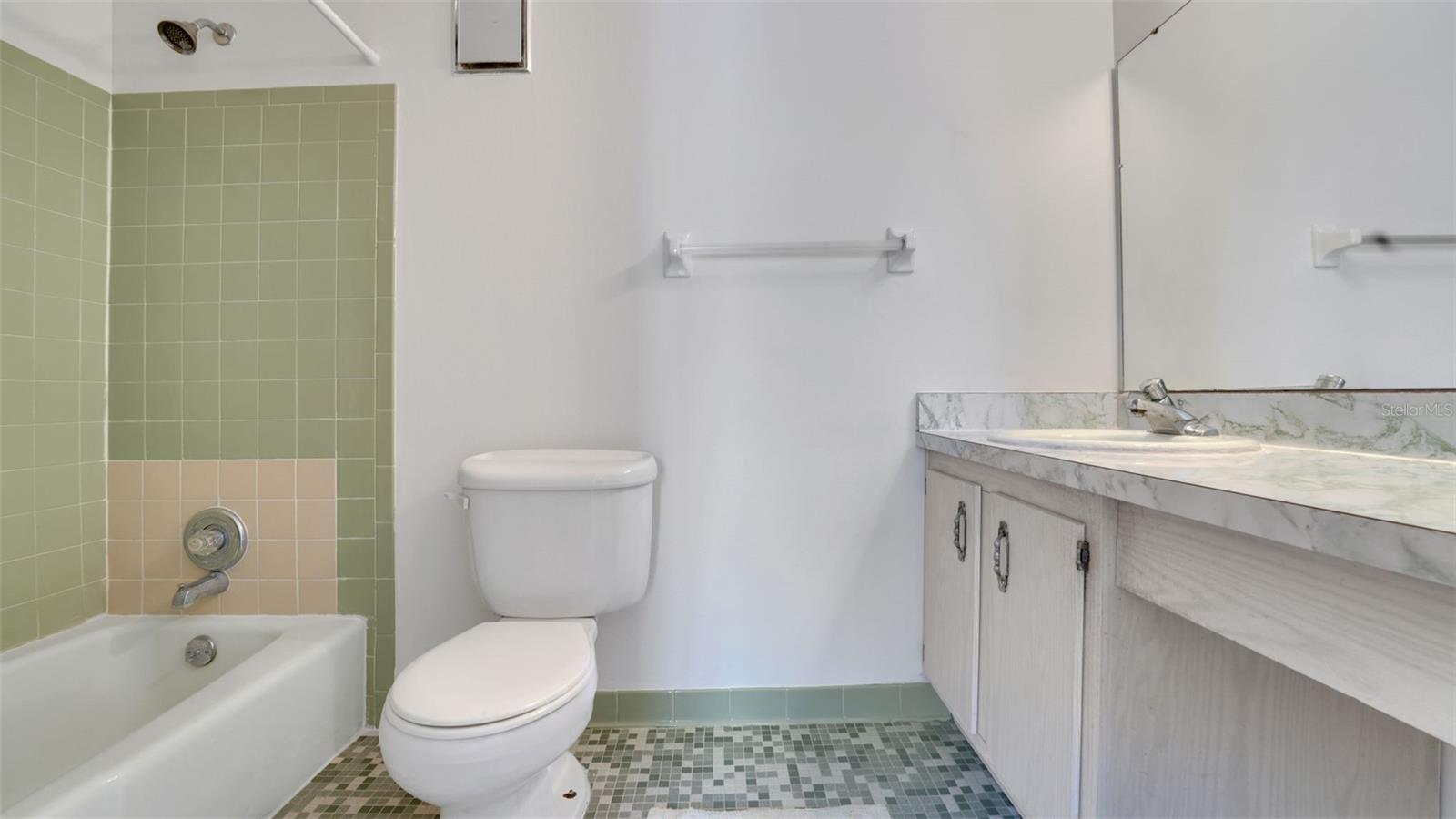 Image 23 of 37 For 2500 21st Street Nw 78