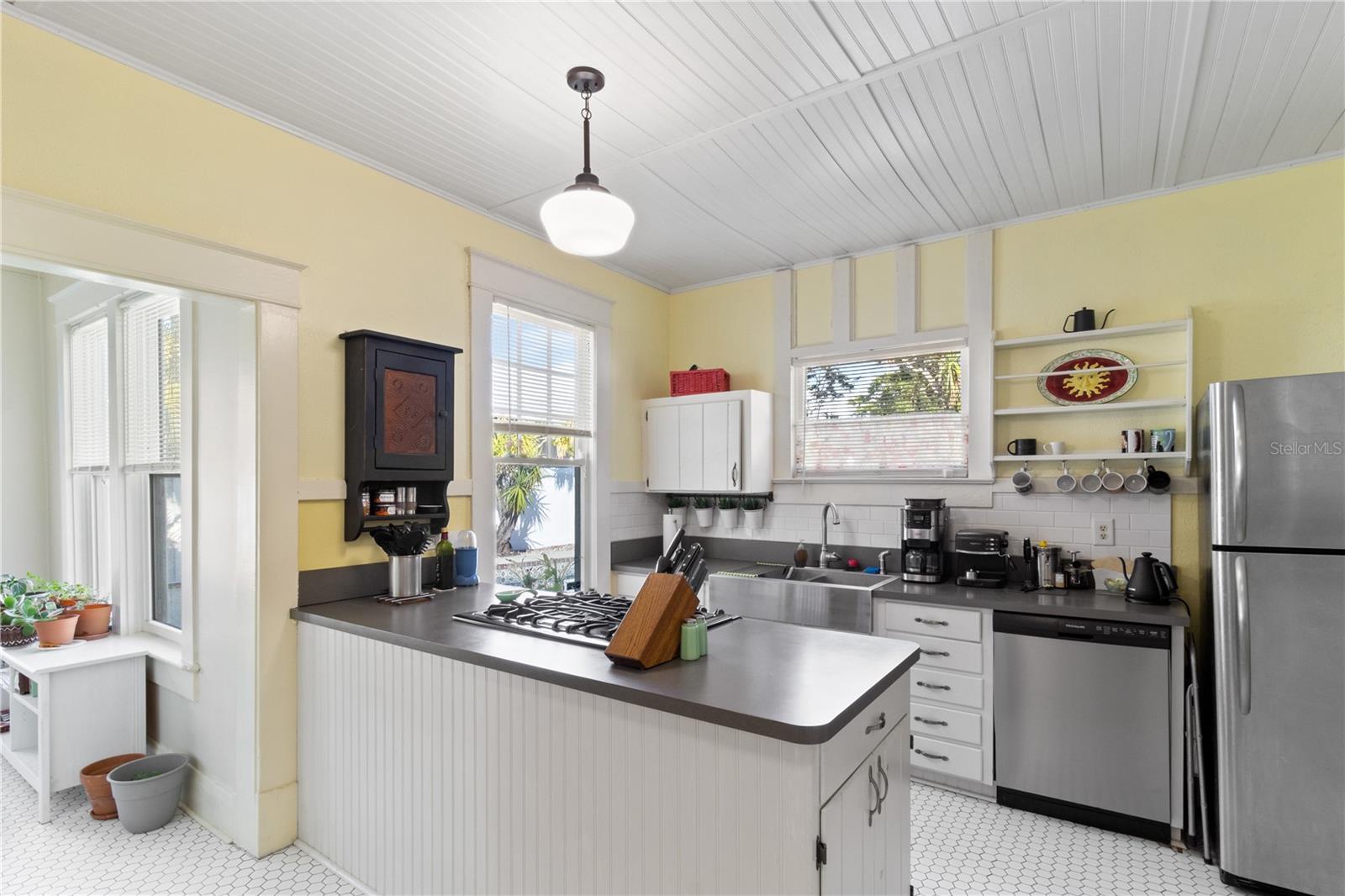 Image 3 of 76 For 934 Lake Elbert Drive Se