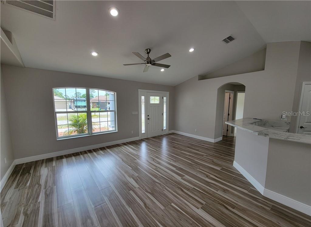 Image 4 of 21 For 4410 Lake Haven Boulevard