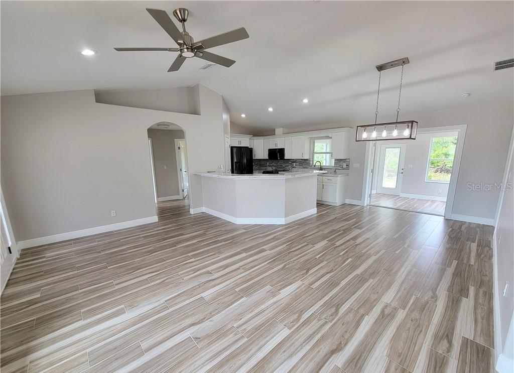 Image 5 of 21 For 4410 Lake Haven Boulevard