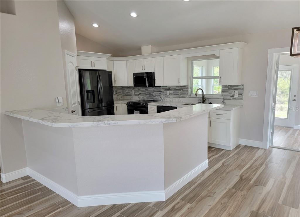 Image 6 of 21 For 4410 Lake Haven Boulevard