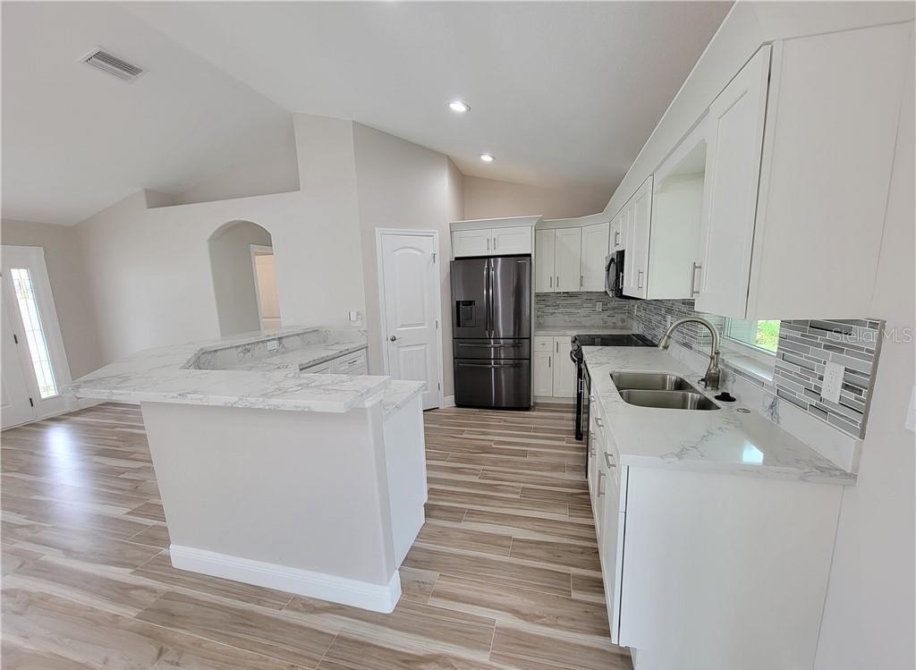 Image 7 of 21 For 4410 Lake Haven Boulevard