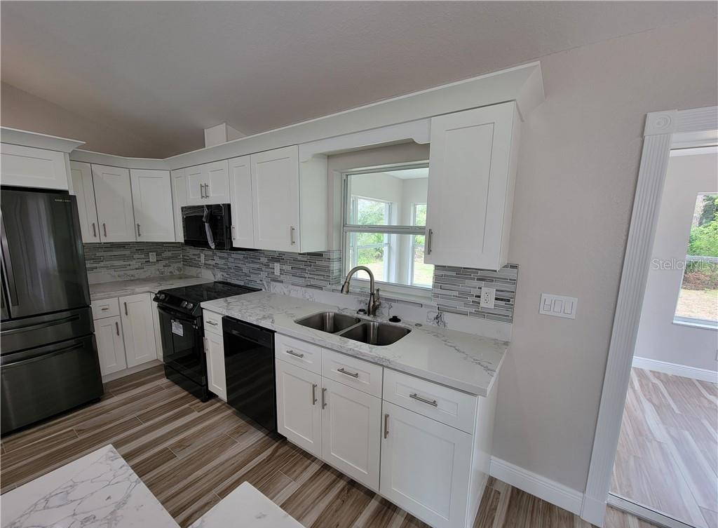 Image 8 of 21 For 4410 Lake Haven Boulevard