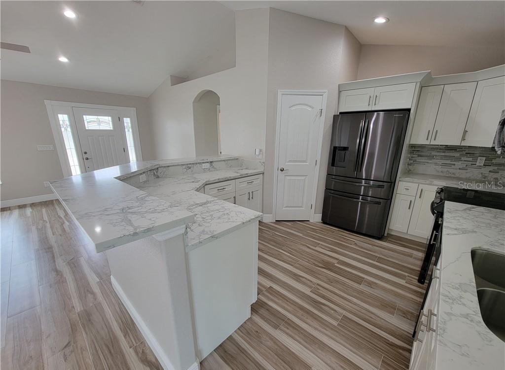 Image 9 of 21 For 4410 Lake Haven Boulevard