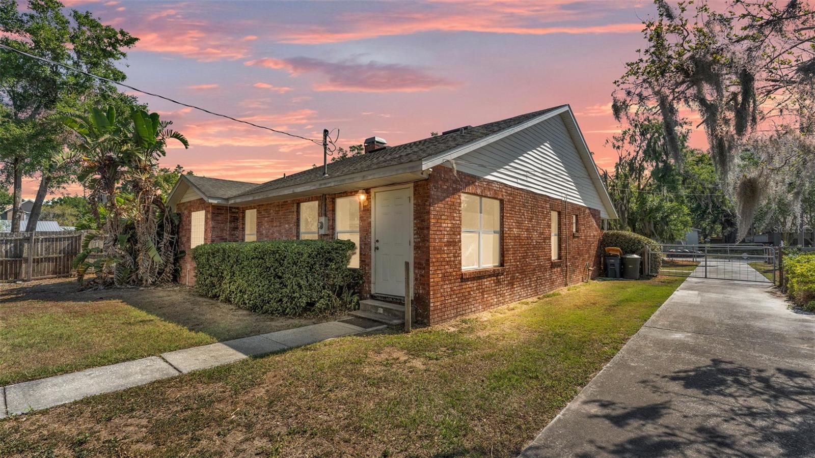 Image 2 of 45 For 1055 Sunset Avenue