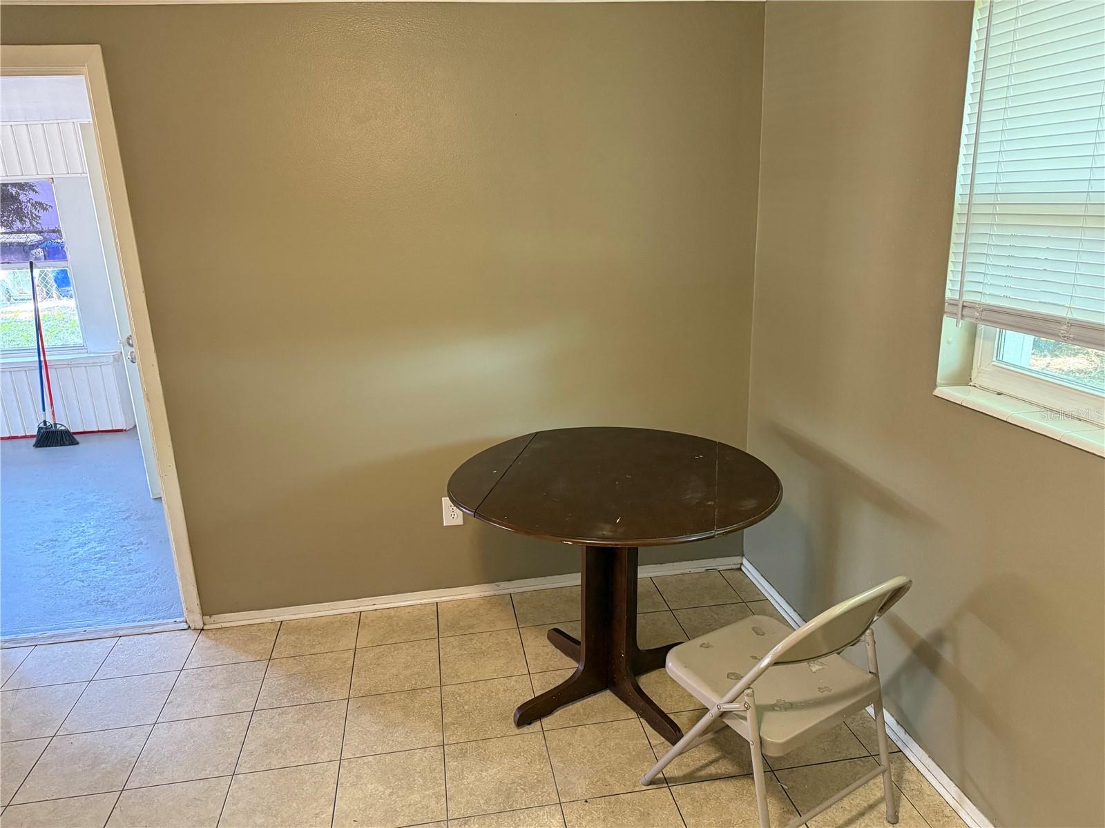 Listing photo id 9 for 1720 Kendrick Lane