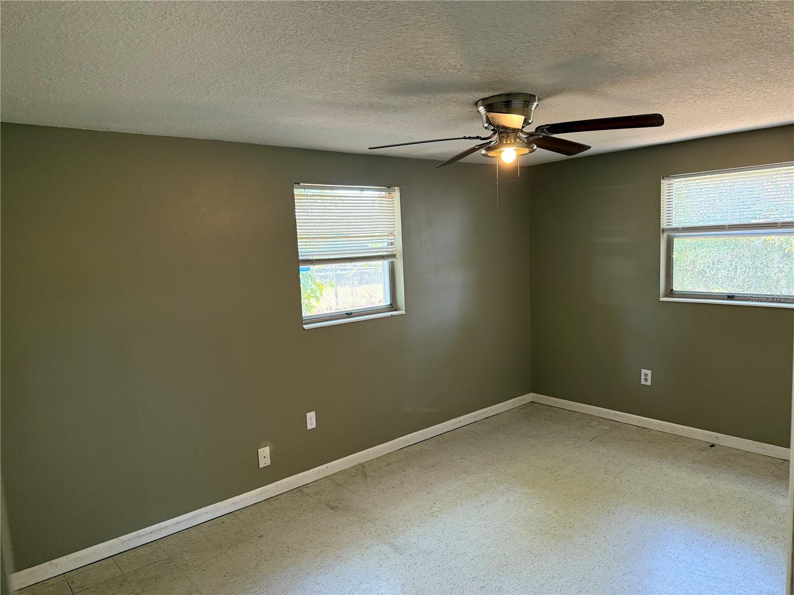 Listing photo id 10 for 1720 Kendrick Lane