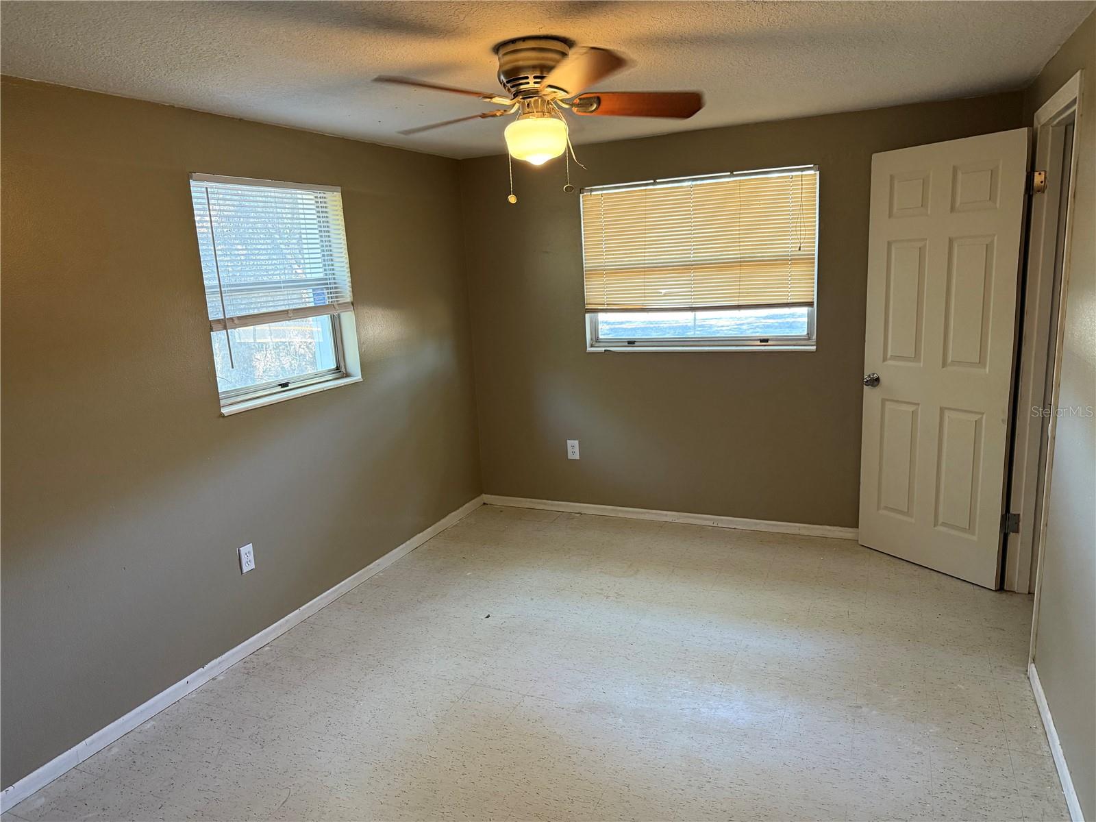 Listing photo id 12 for 1720 Kendrick Lane