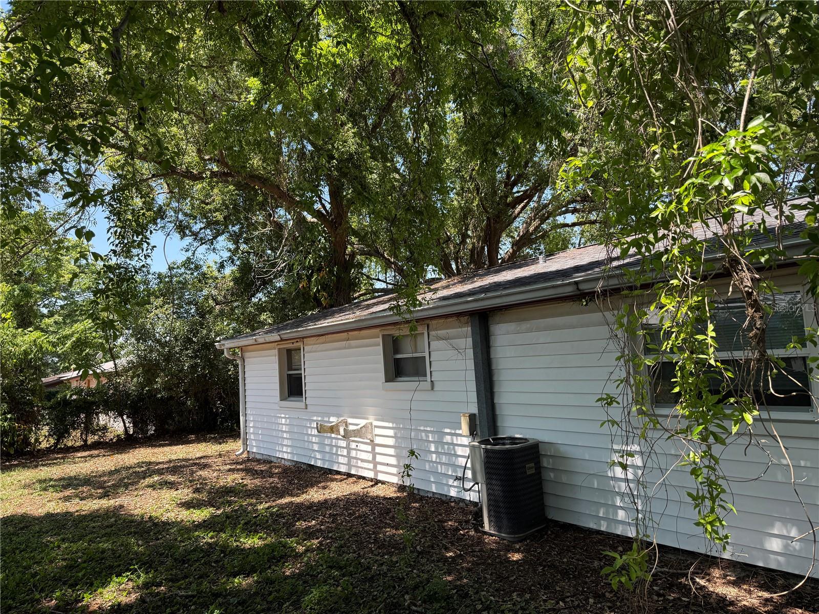 Listing photo id 1 for 1720 Kendrick Lane