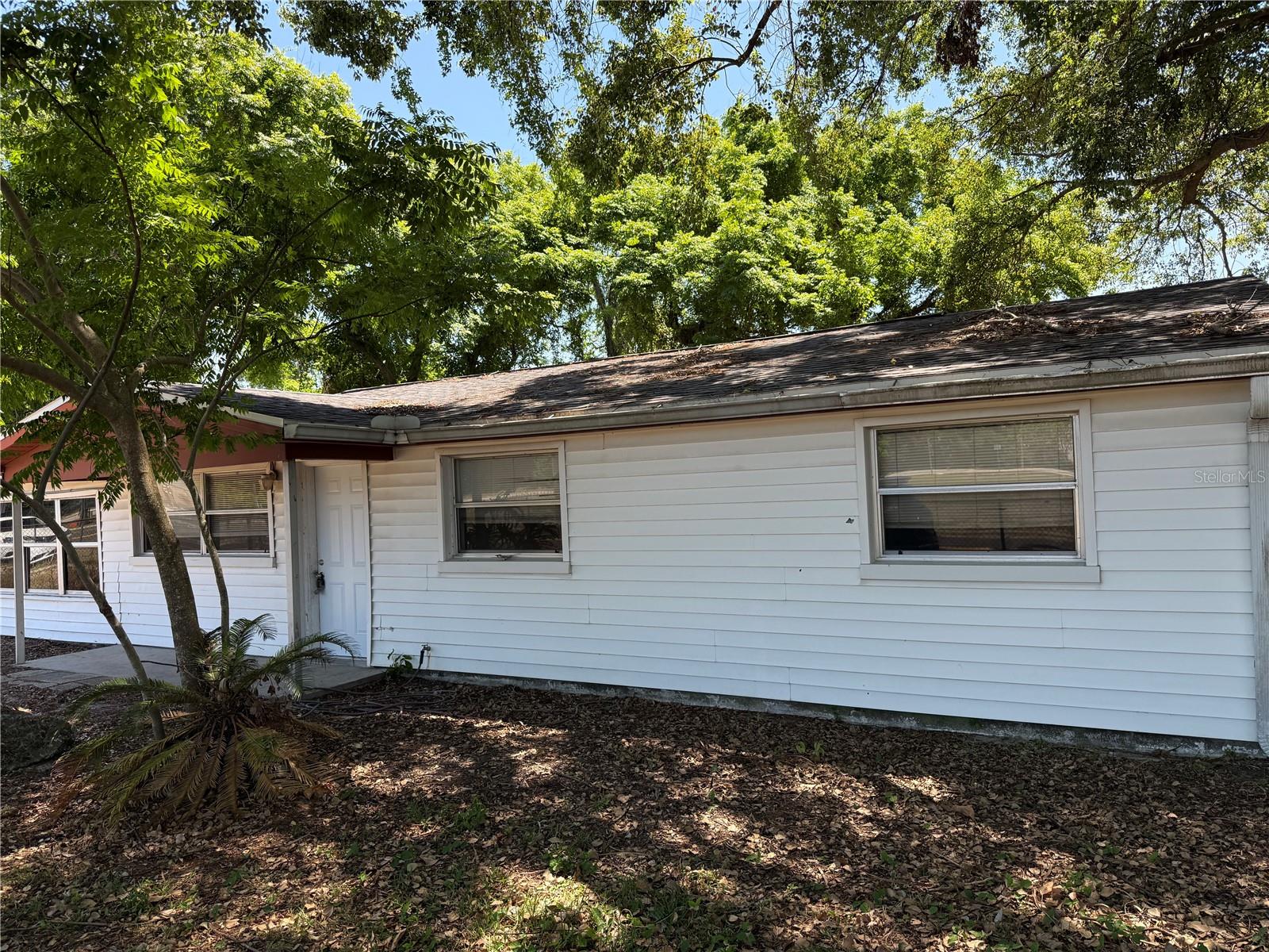 Listing photo id 3 for 1720 Kendrick Lane