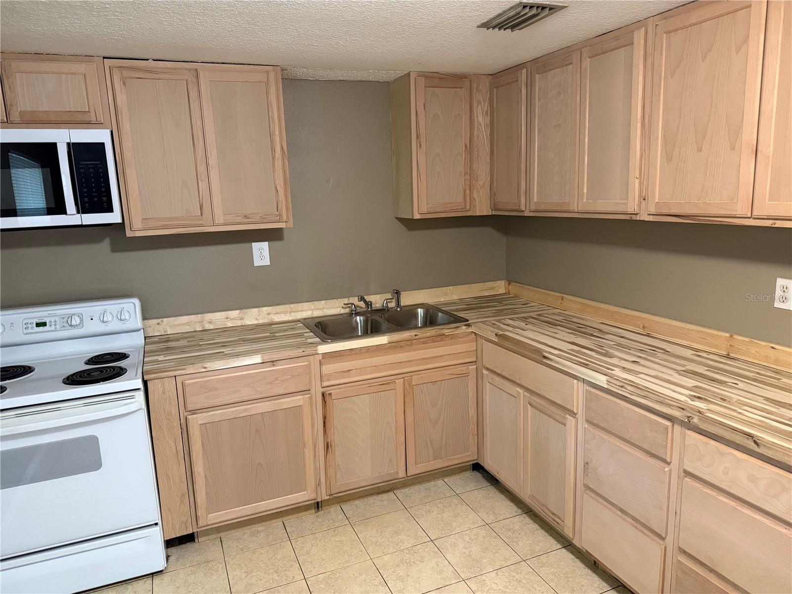 Listing photo id 7 for 1720 Kendrick Lane