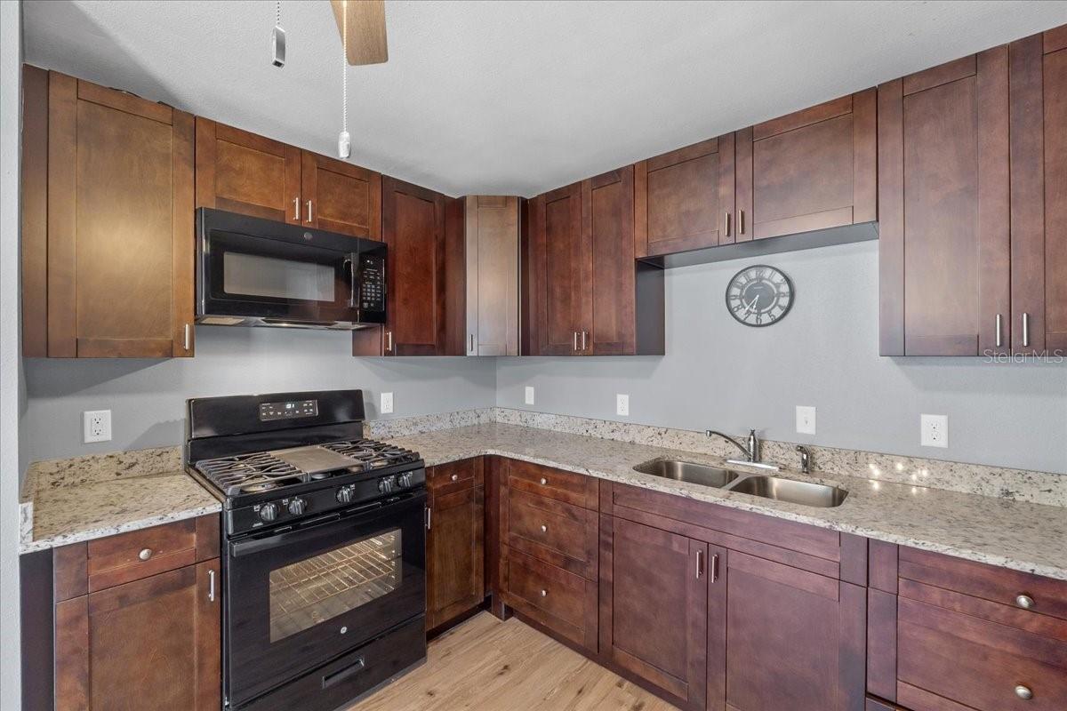 Image 8 of 44 For 825 Clermont Avenue