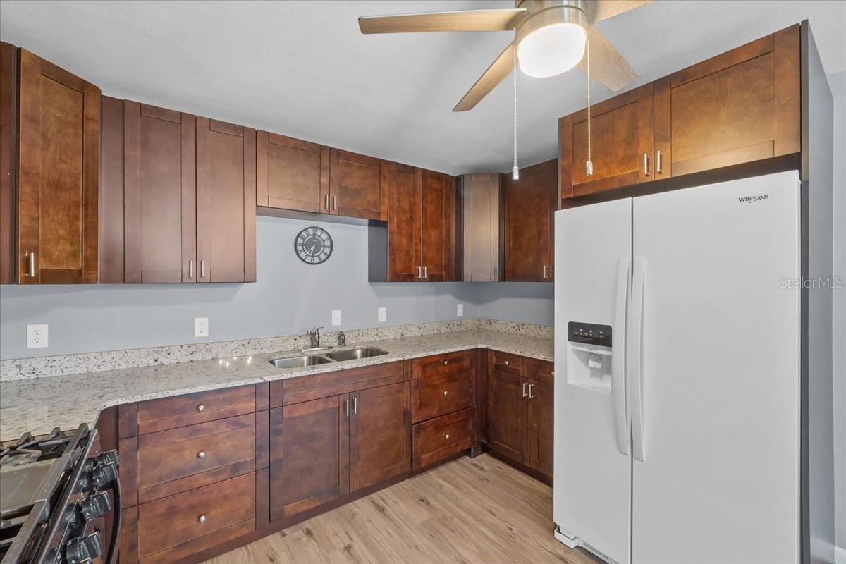 Image 9 of 44 For 825 Clermont Avenue