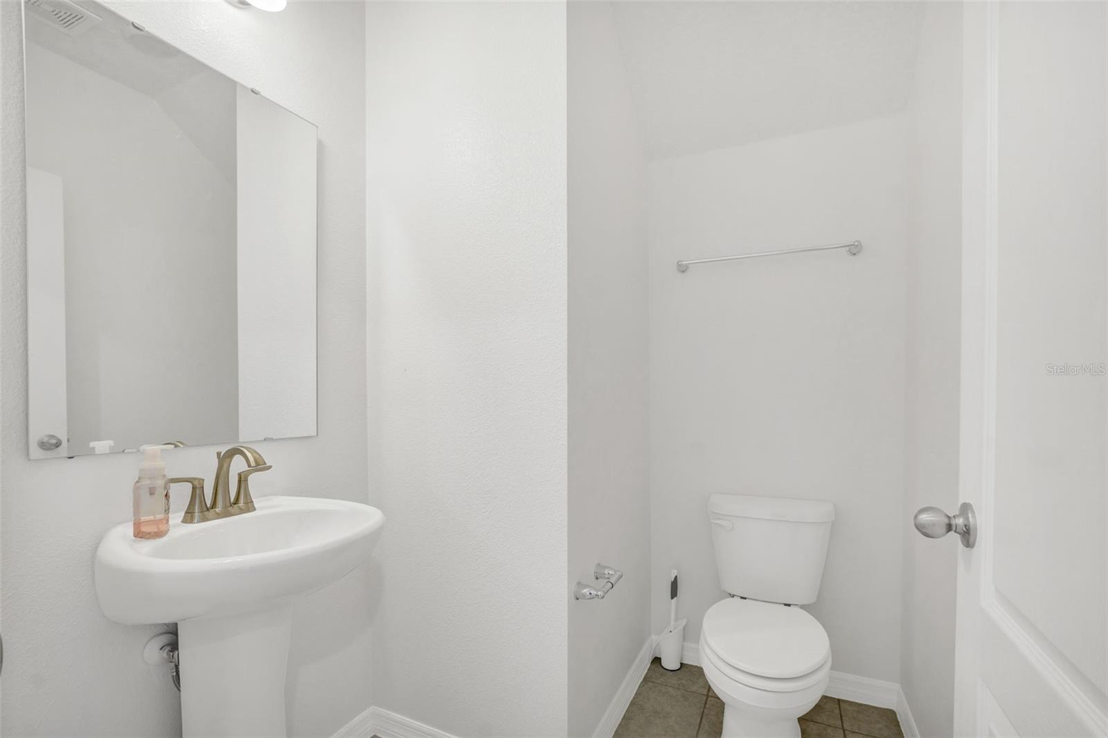 Image 19 of 52 For 871 Fillmore Court