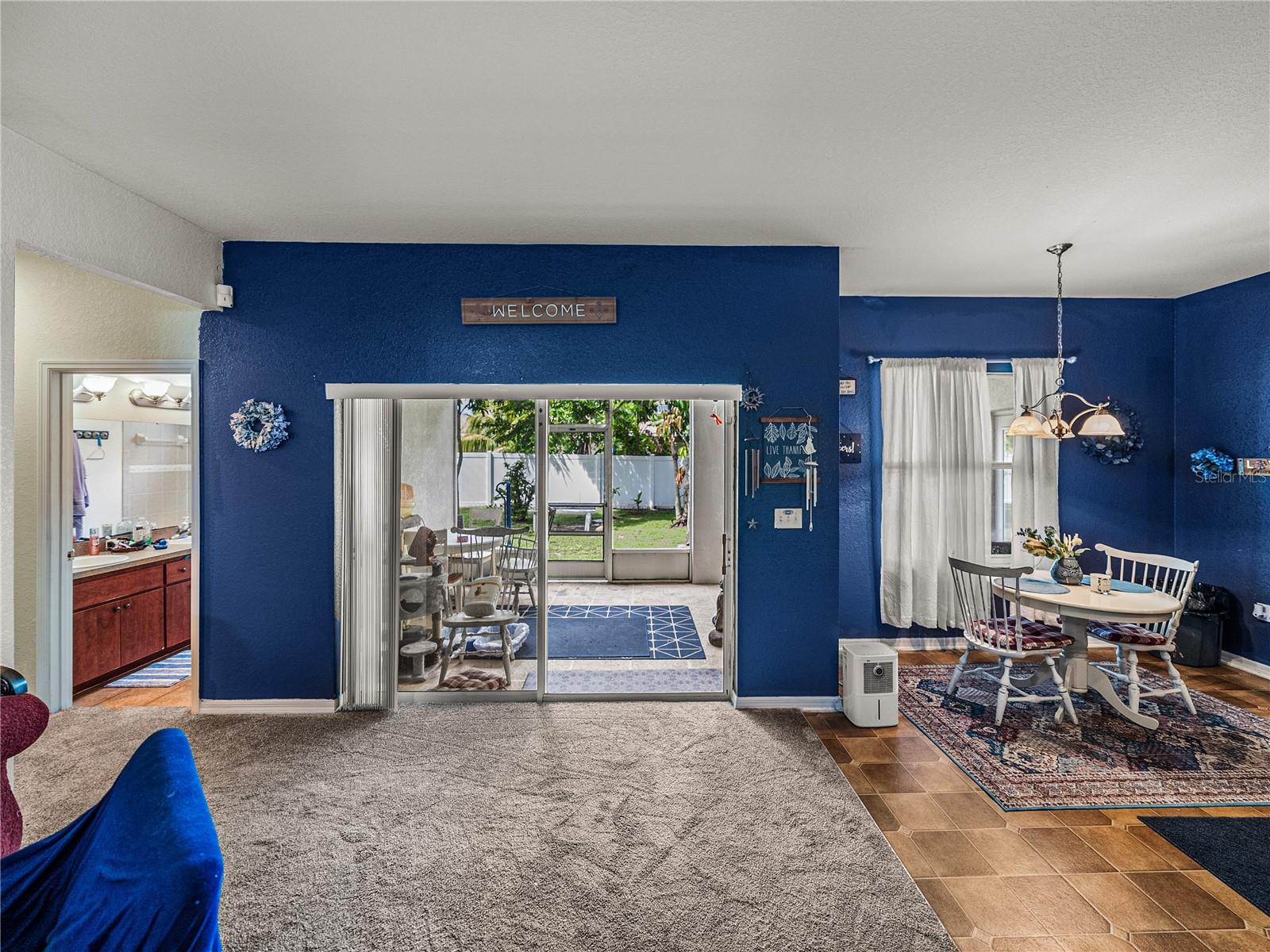 Image 18 of 54 For 2033 Normandy Heights Drive