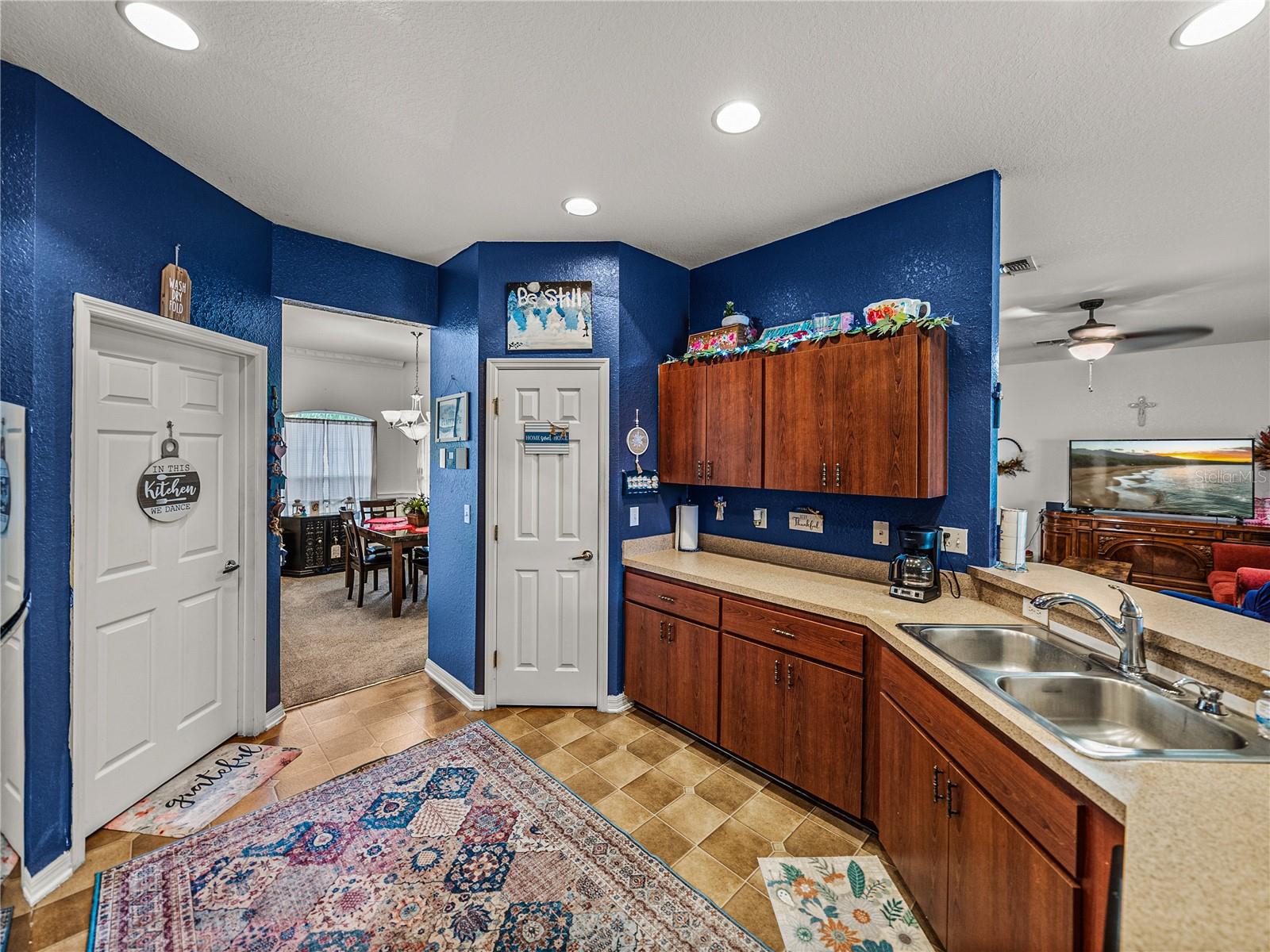 Image 22 of 54 For 2033 Normandy Heights Drive