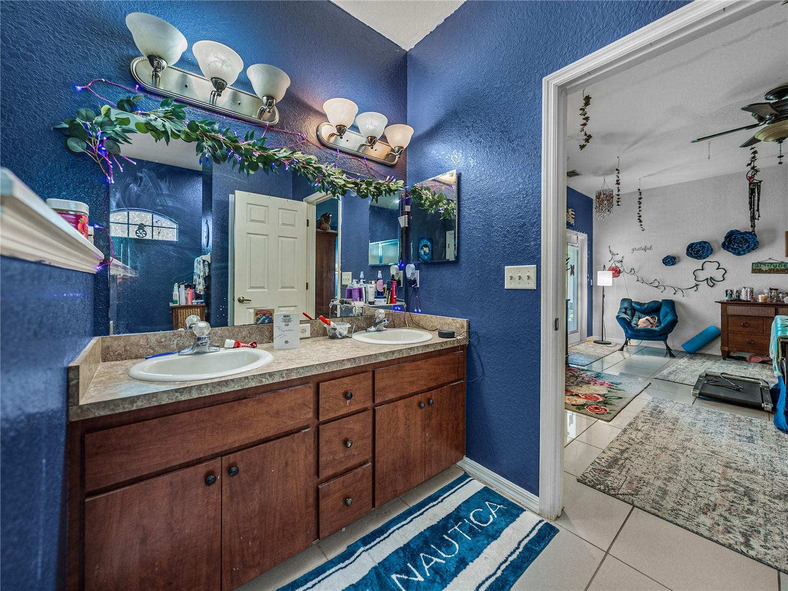 Image 33 of 54 For 2033 Normandy Heights Drive
