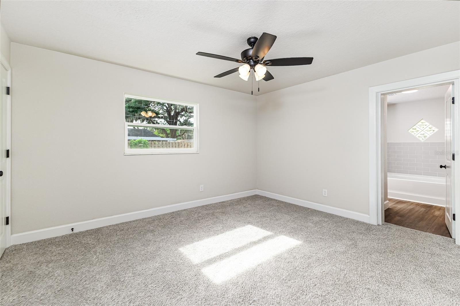 Image 10 of 26 For 637 Carey Place