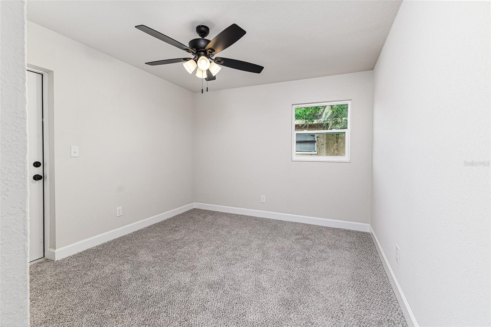 Image 17 of 26 For 637 Carey Place