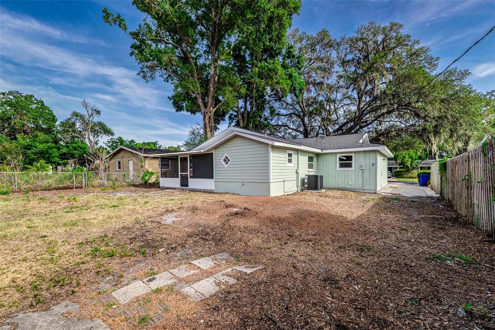Image 24 of 26 For 637 Carey Place