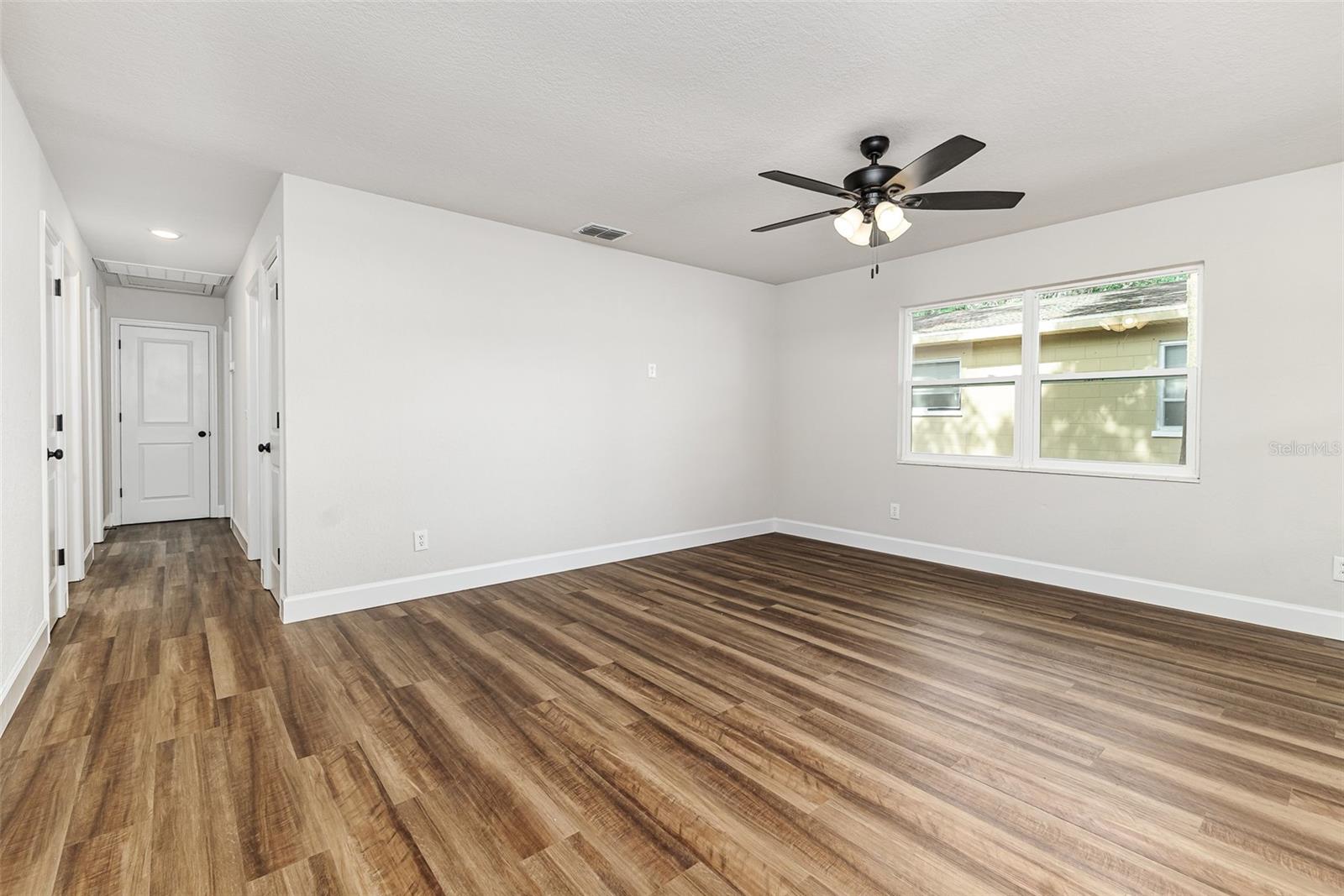 Image 3 of 26 For 637 Carey Place