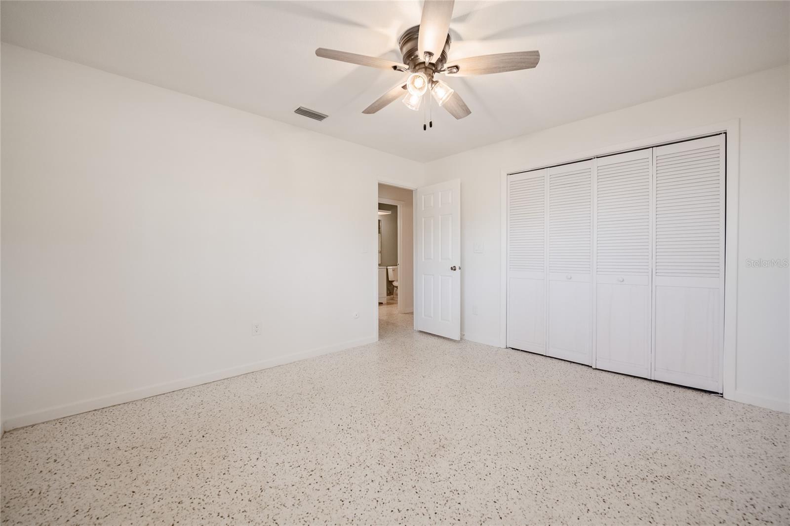 Image 19 of 44 For 3880 Cleveland Heights Boulevard