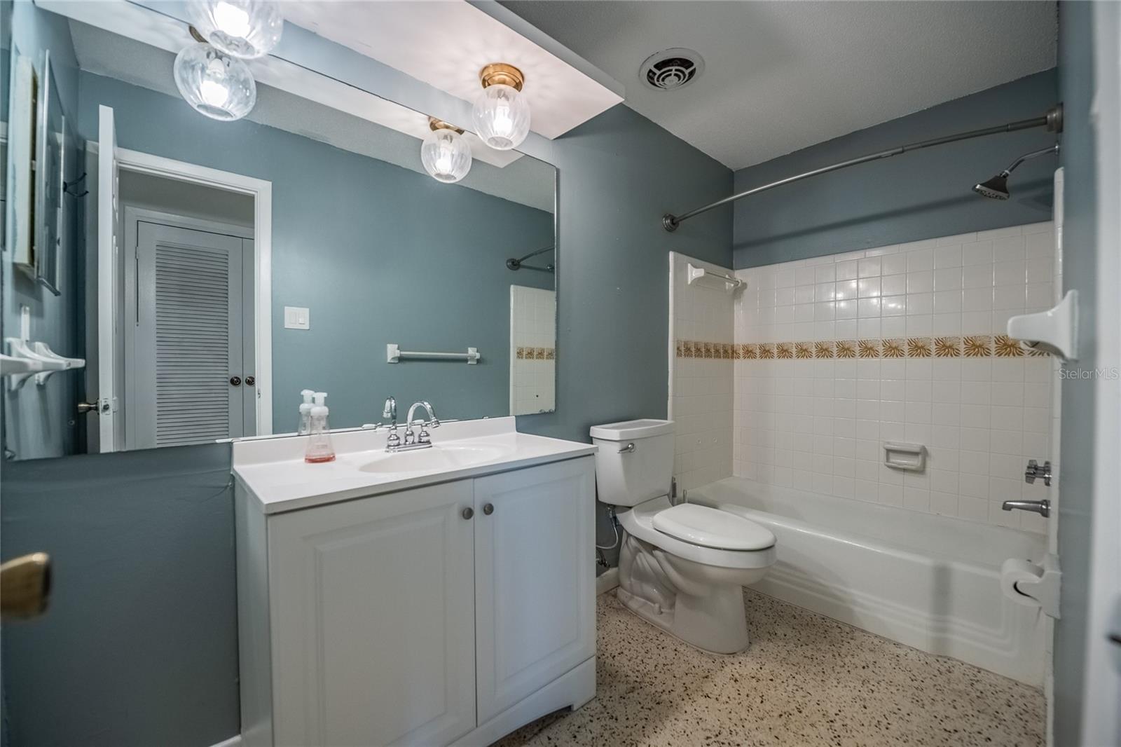 Image 20 of 44 For 3880 Cleveland Heights Boulevard