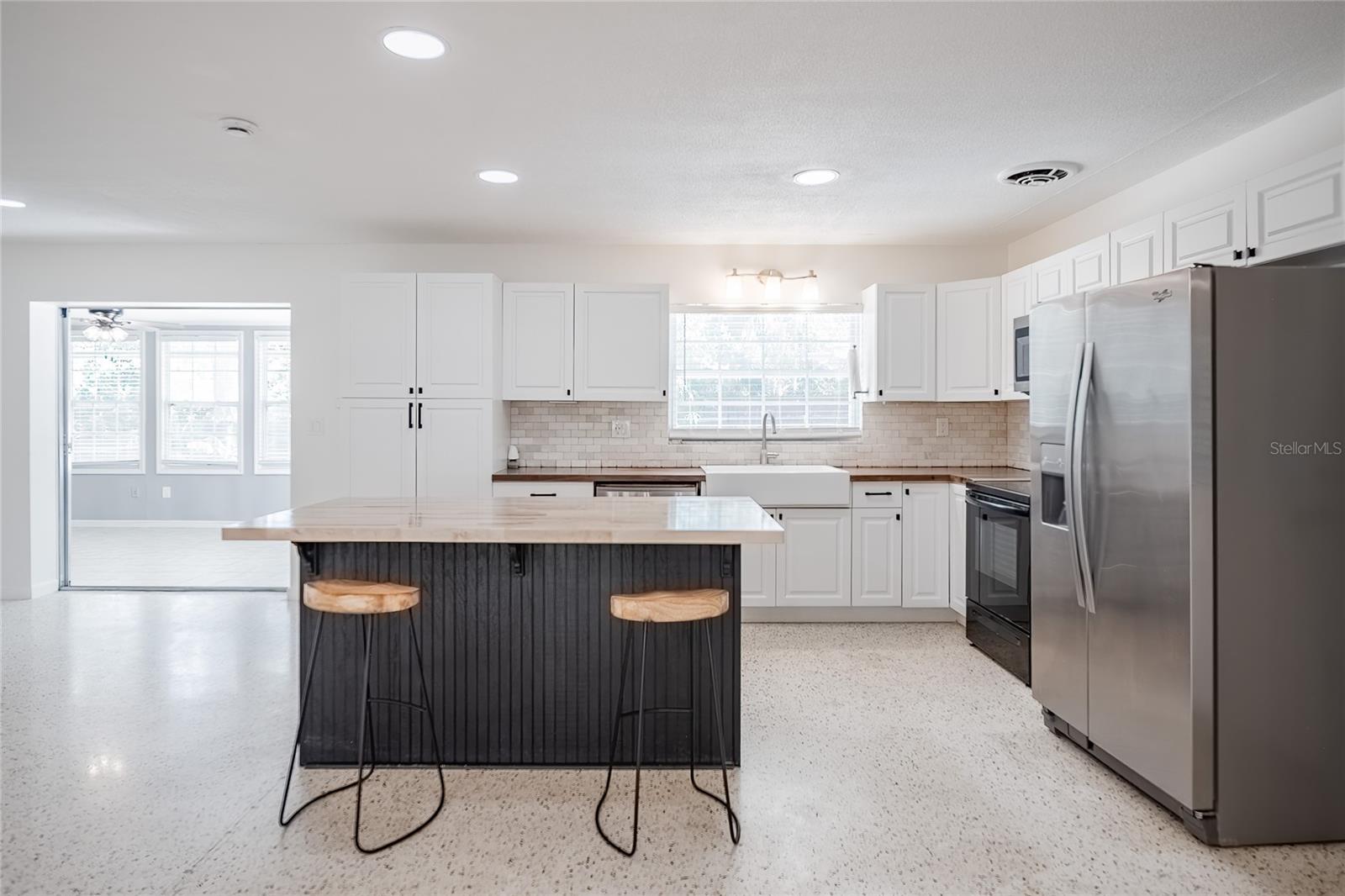 Image 3 of 44 For 3880 Cleveland Heights Boulevard