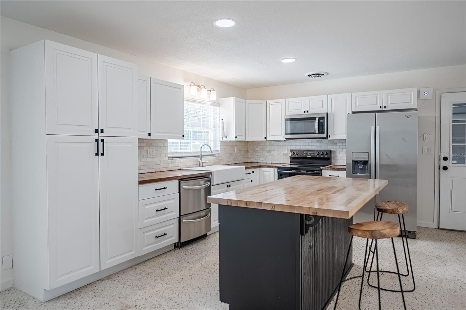 Image 6 of 44 For 3880 Cleveland Heights Boulevard