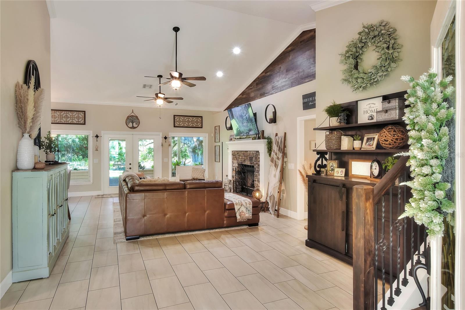 Image 6 of 57 For 930 Country Oaks Lane