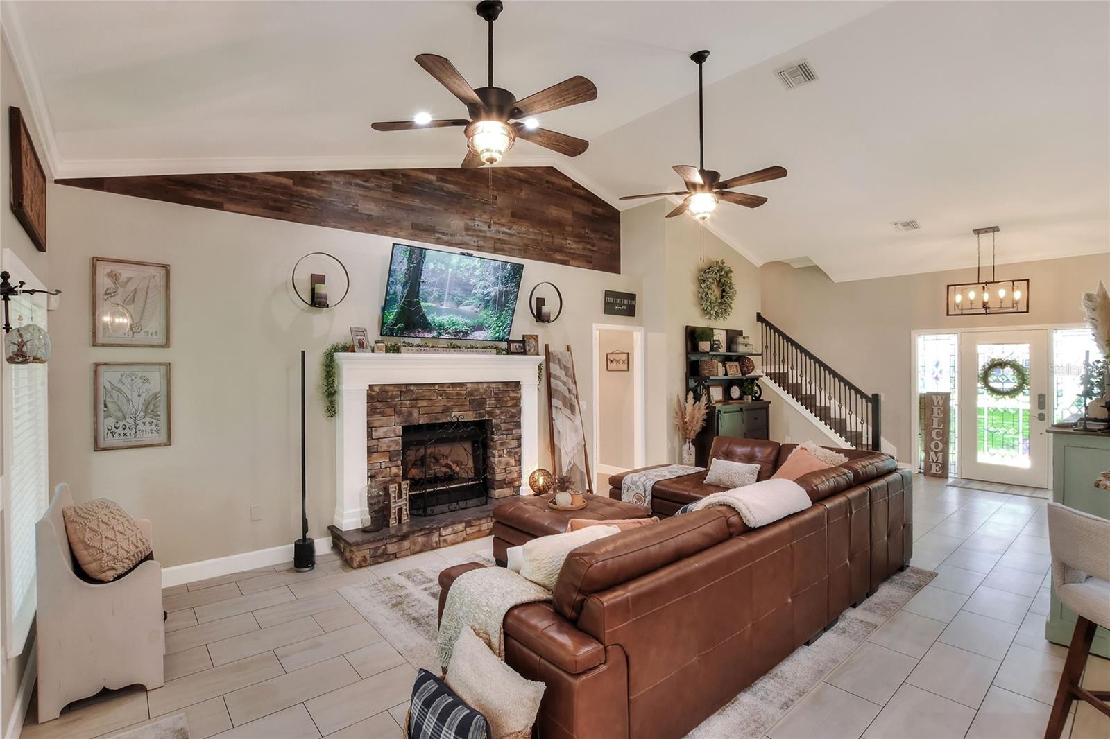 Image 7 of 57 For 930 Country Oaks Lane