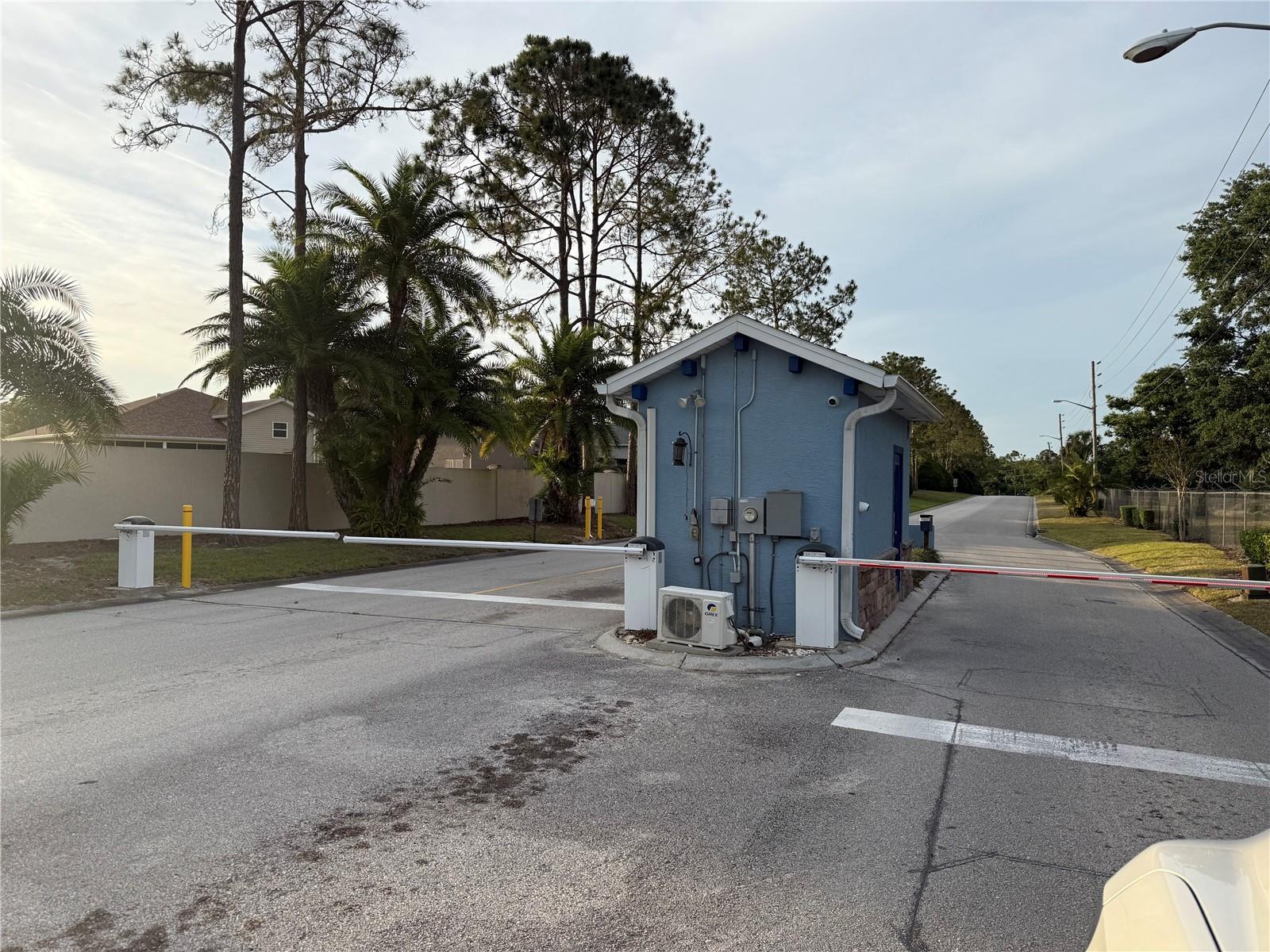 Image 16 of 21 For 352 Travelers Dr