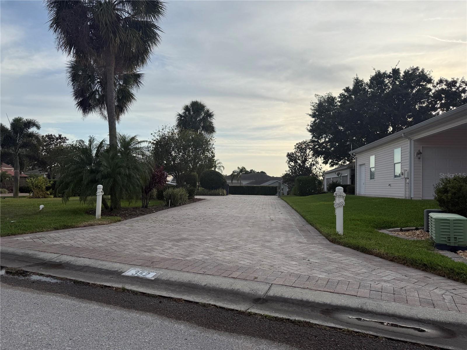 Image 5 of 21 For 352 Travelers Dr