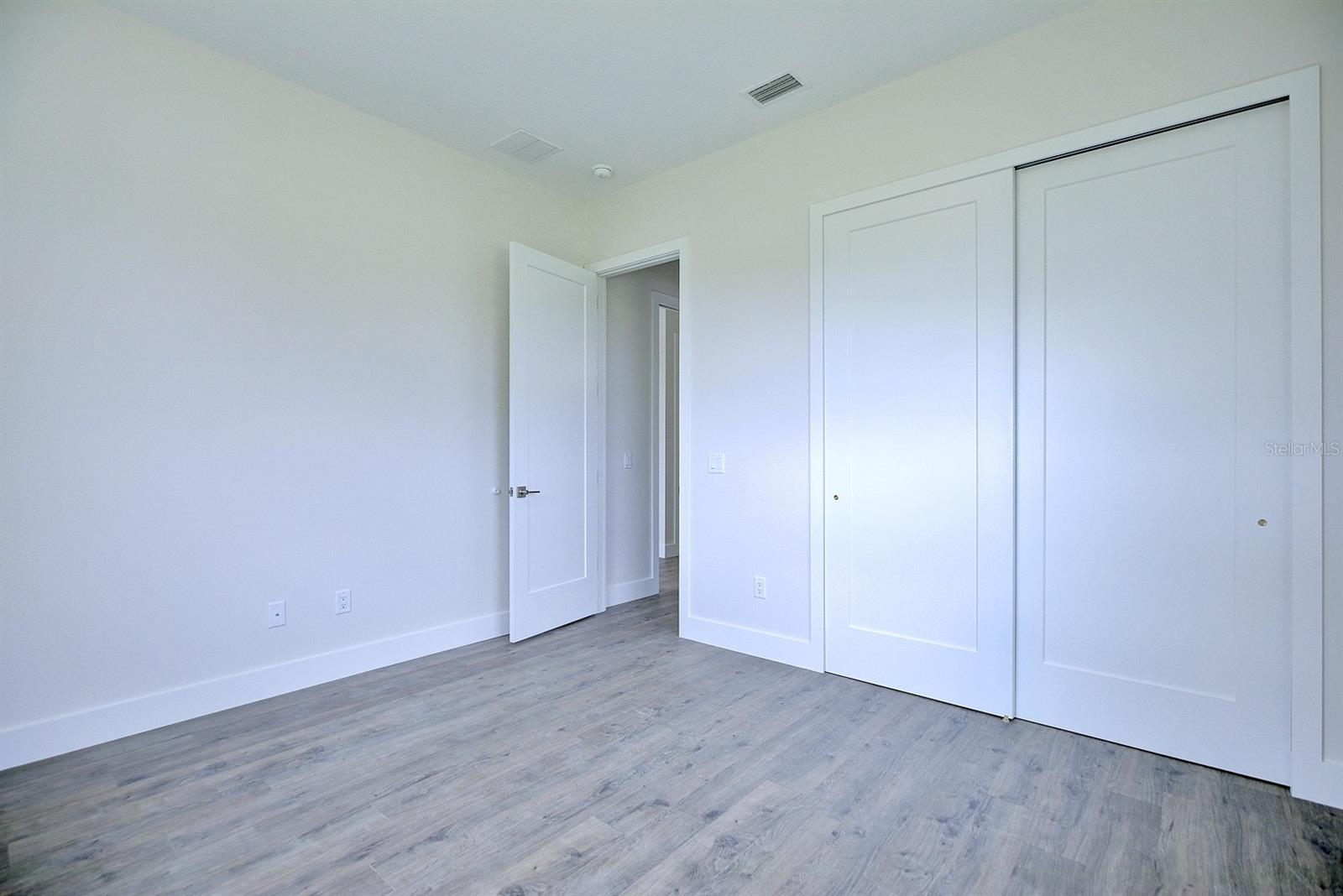 Image 18 of 38 For 5224 Columbus Boulevard