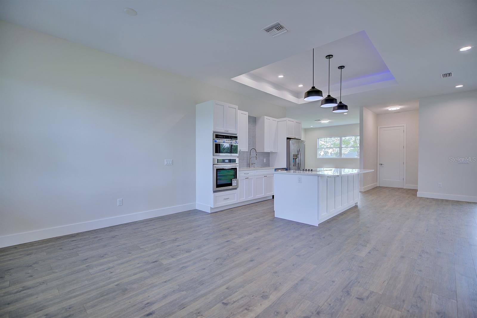 Image 4 of 38 For 5224 Columbus Boulevard